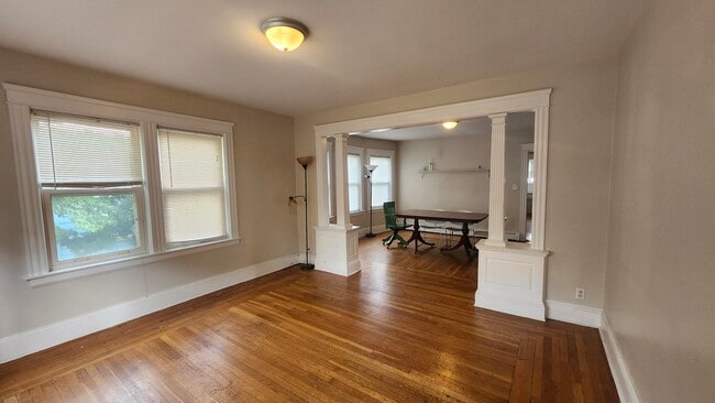 Photo - 45 E George St Unit #1
