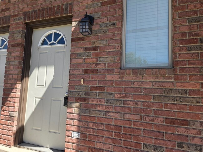 Photo - 212 Lyman Ln