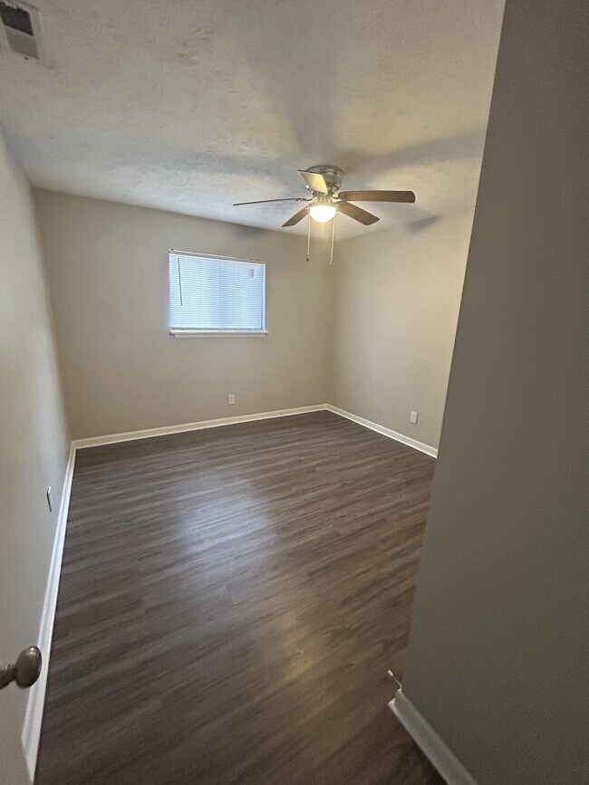 841 Applewood Ln