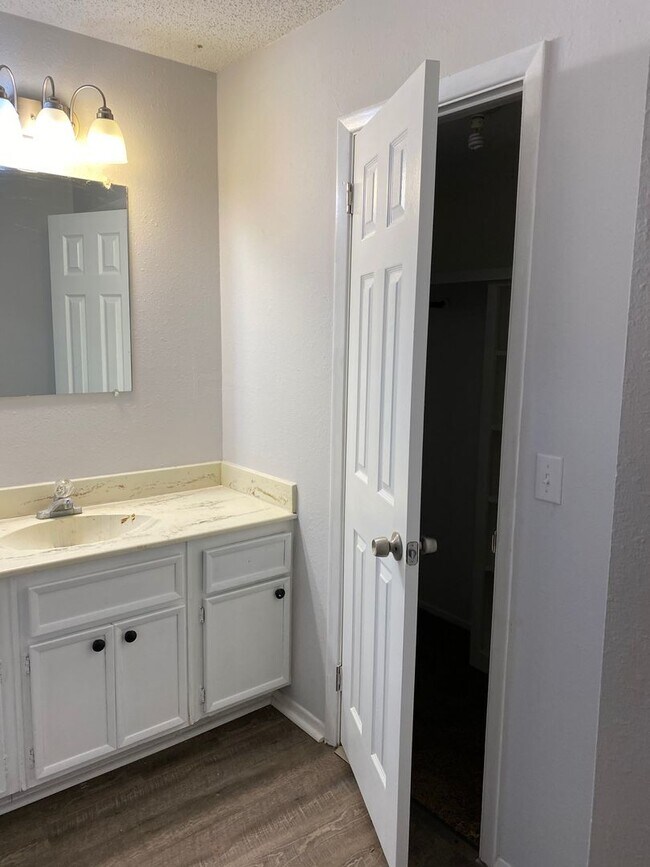 Photo - Spacious 4 Bedroom, 2 Bathroom over 1700 sqft. Duplex in Westridge!