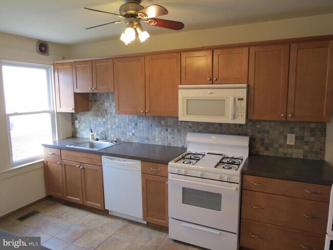 Photo - 240 Pensdale St