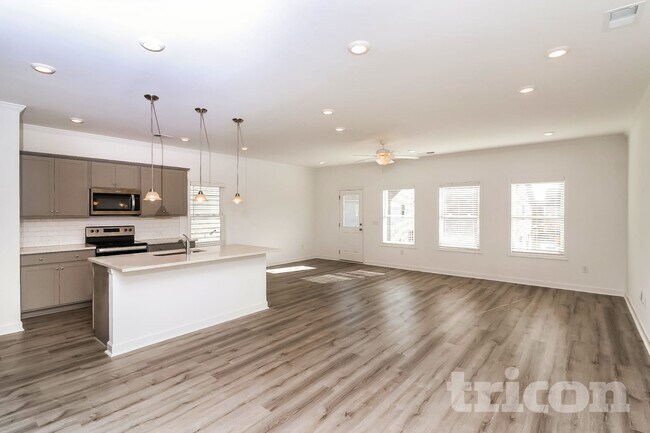 Photo - 165 E Rdg Wy