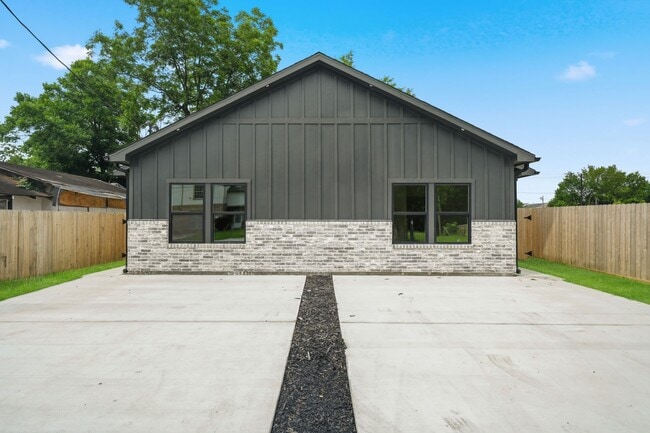 Photo - 4314 Stassen St