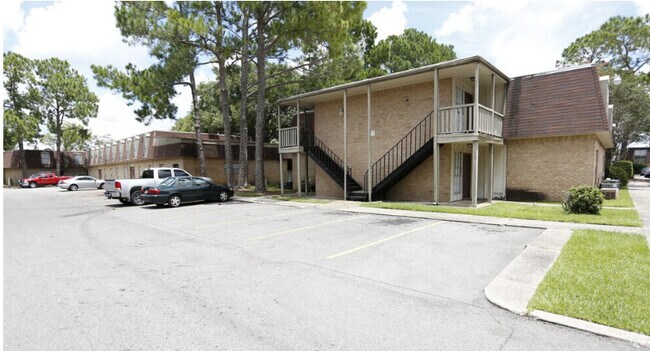 Broadmoor Plantation Apartments