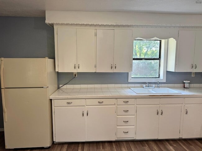 Photo - 808 E Bank St