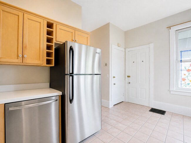Photo - 2556 Dupont Ave S
