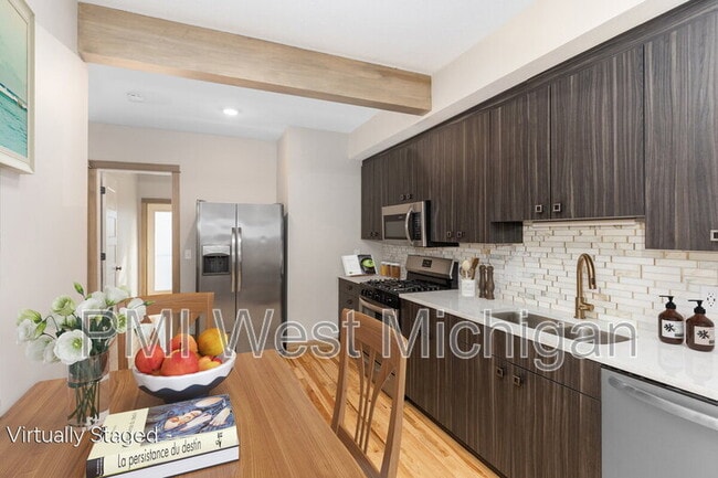 Photo - 800 Douglas St NW Unit A