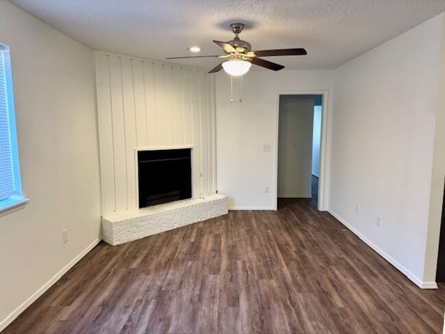 Photo - Very nice updated 2 bedroom / 2 bath Duple...