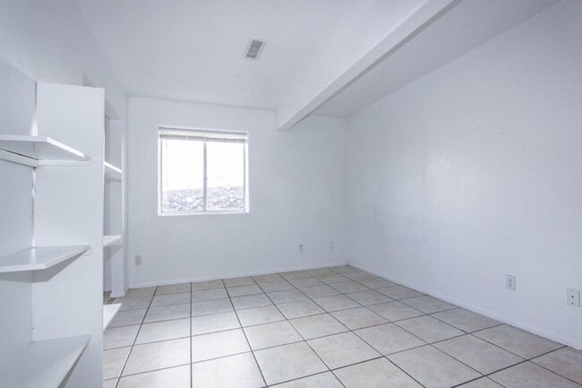 Photo - 1950 Emerald Dr Unit Downstairs