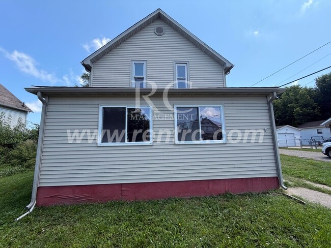 Building Photo - 412 Second-S