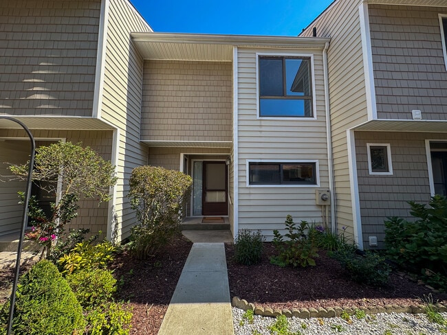 Building Photo - 52 Currier Way Unit 52 Rental
