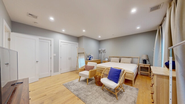 Photo - 186 Havre St Unit 2