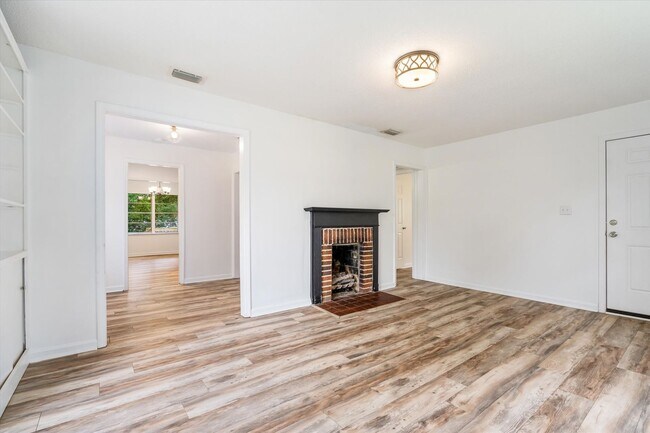 Photo - MIDTOWN COTTAGE