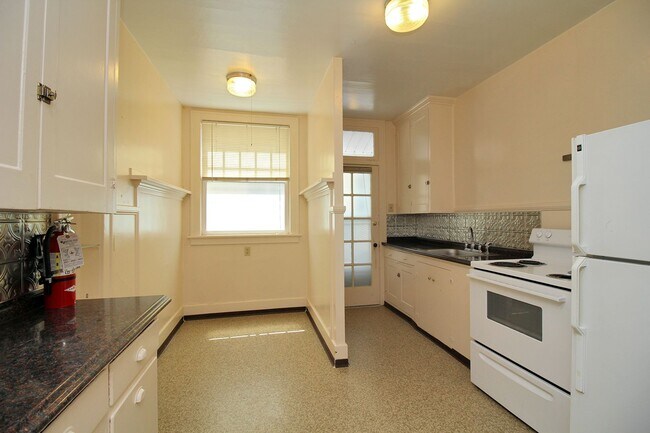 Photo - 2200-2208-2212 SE Ivon St. Unidad 2208