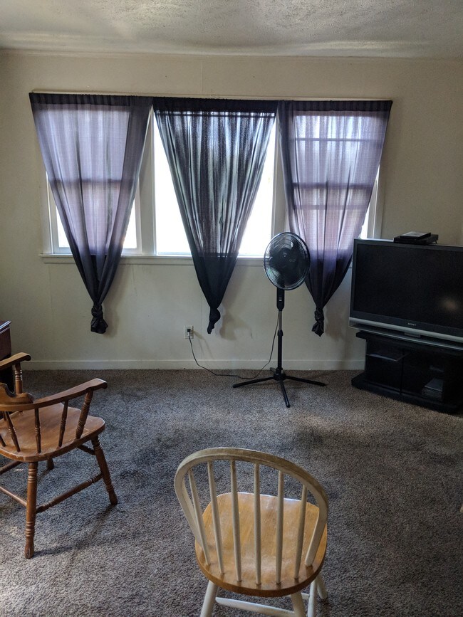 Photo - 410 Douglas St