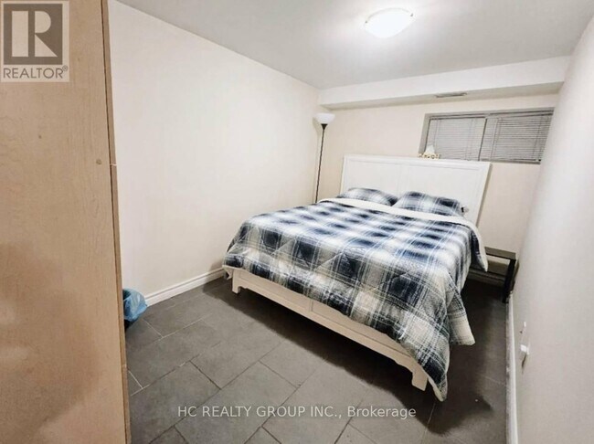 Photo - 629 Bathurst St