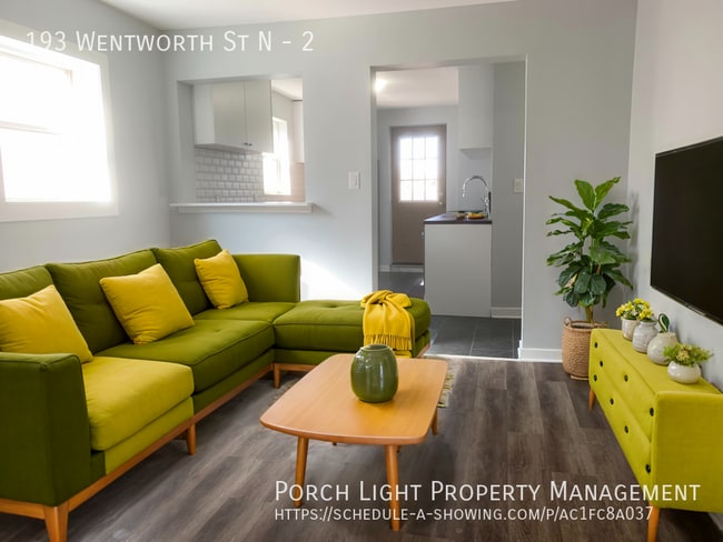 Beautiful and Renovated 2 bedroom with parking and laundry - Beautiful and Renovated 2 bedroom with parking and laundry Unit 2