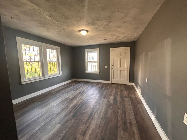 Photo - 5 bedroom in missionary ridge! Section 8 a...