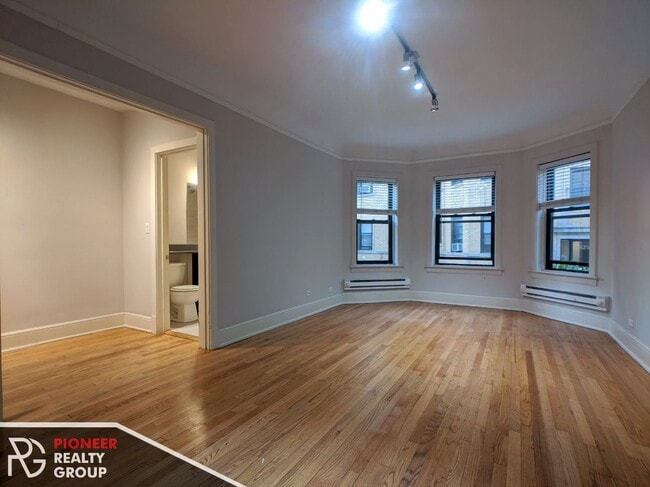 Building Photo - 2315 N Rockwell St Unit 2317.5-A2