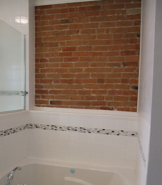 Photo - 615 W 11th St