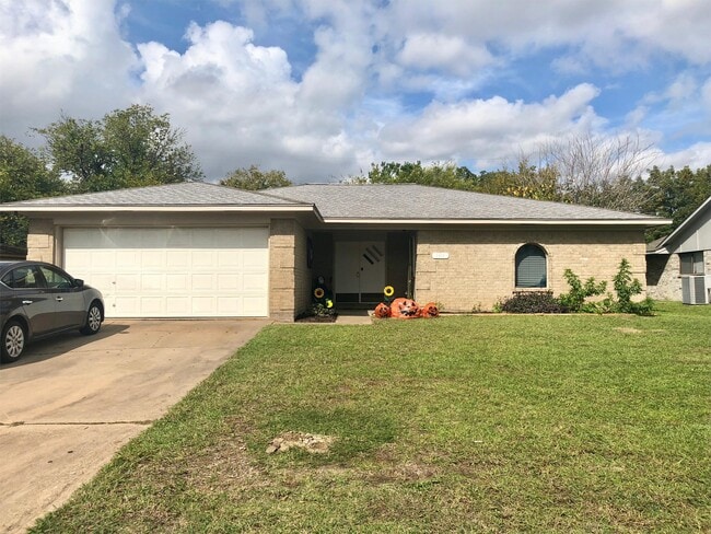 Photo - 1411 Holik Dr House