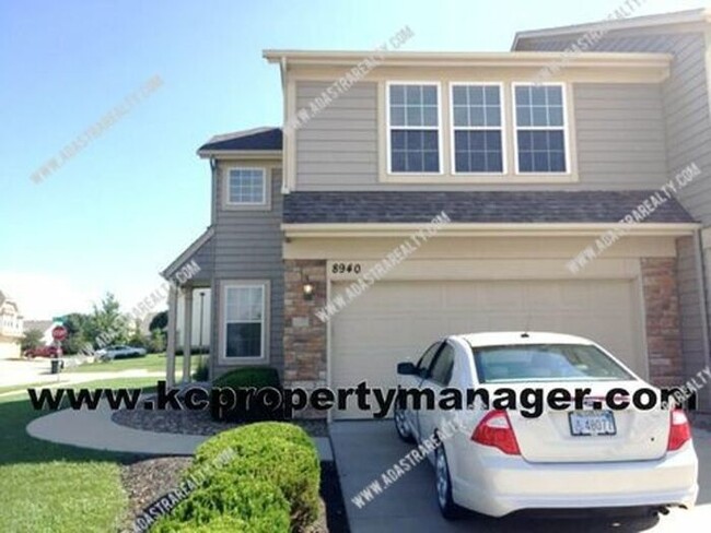 Beautiful 3 Bed 2.5 Bath Townhome in Lenex... - Beautiful 3 Bed 2.5 Bath Townhome in Lenex...