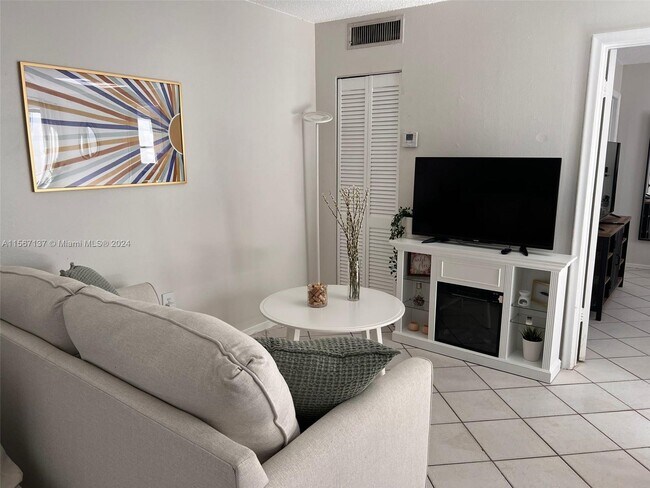 Photo - 753 Michigan Ave Unit 3C