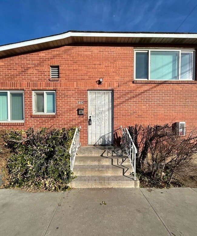 Building Photo - 234 18th St