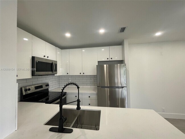 Photo - 10016 Winding Lake Rd Unidad 202