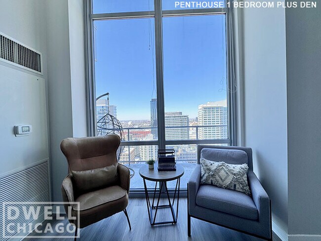 Photo - 720 S Clark St