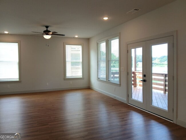 Photo - 245 Lakeview Dr
