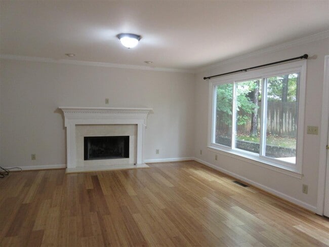 Photo - 4635 Villa Chase Dr NE