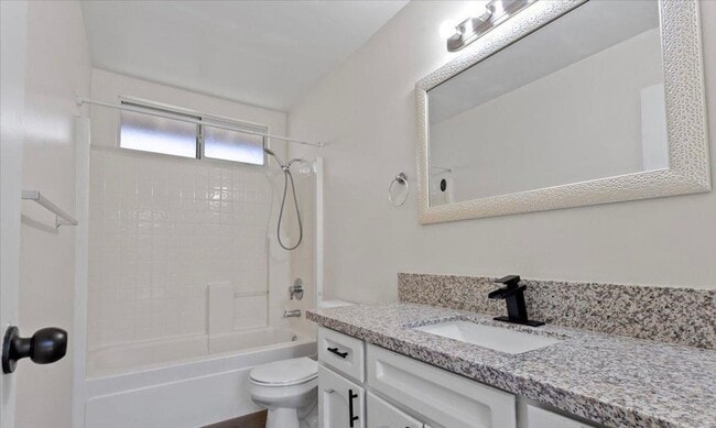 Photo - NW-Bakersfield  3 bed/2 bath with pool
