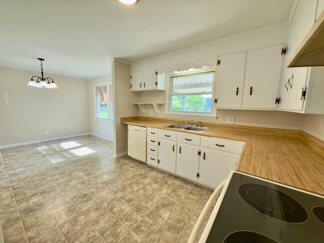 Photo - 222 Yorktown Rd