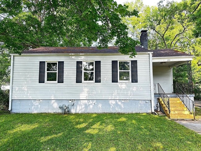 Beautifully Renovated 3 Bedroom 1 Bath Home - Beautifully Renovated 3 Bedroom 1 Bath Home