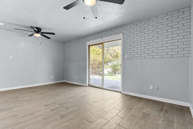 Photo - 1405 Hillside St