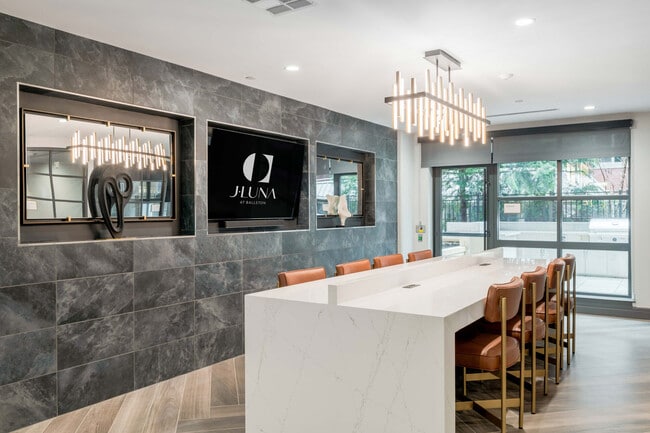 Photo - J Luna at Ballston