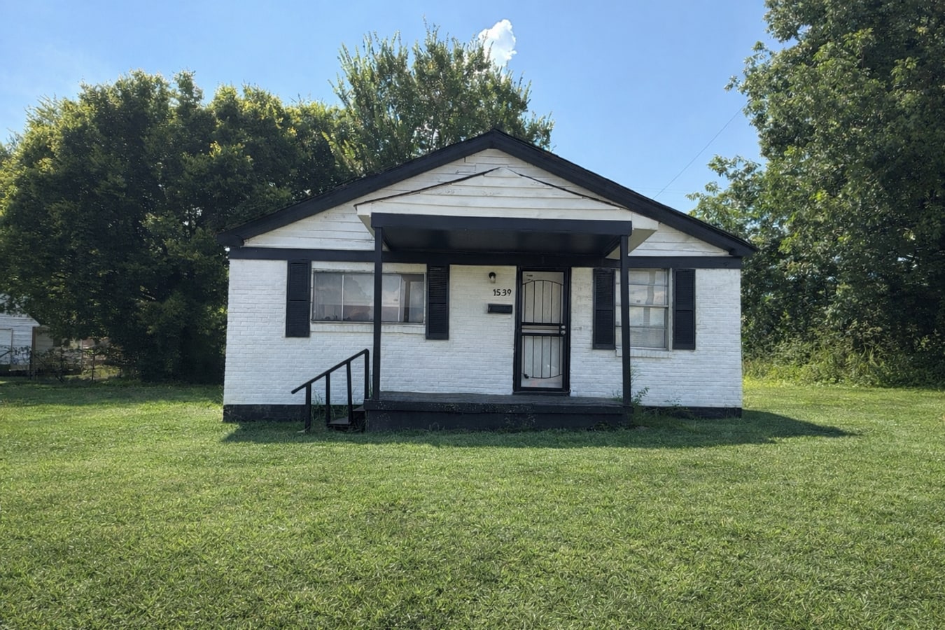 Photo - 1539 Barton St