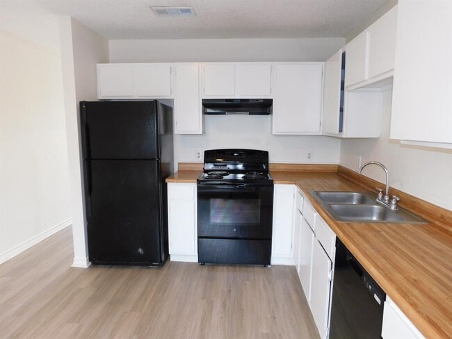 Photo - 1002 Southwalk St