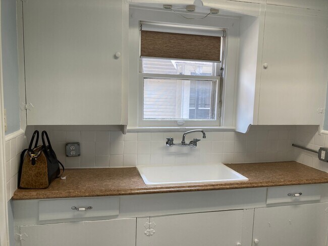 Photo - 1707 Sidney St