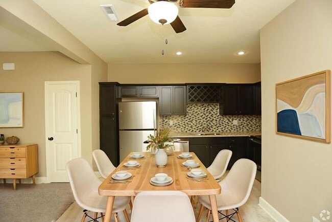 Photo - Eagle Creek Townhomes: Welcome spring with savings - $500 rent credit - Ask how!
