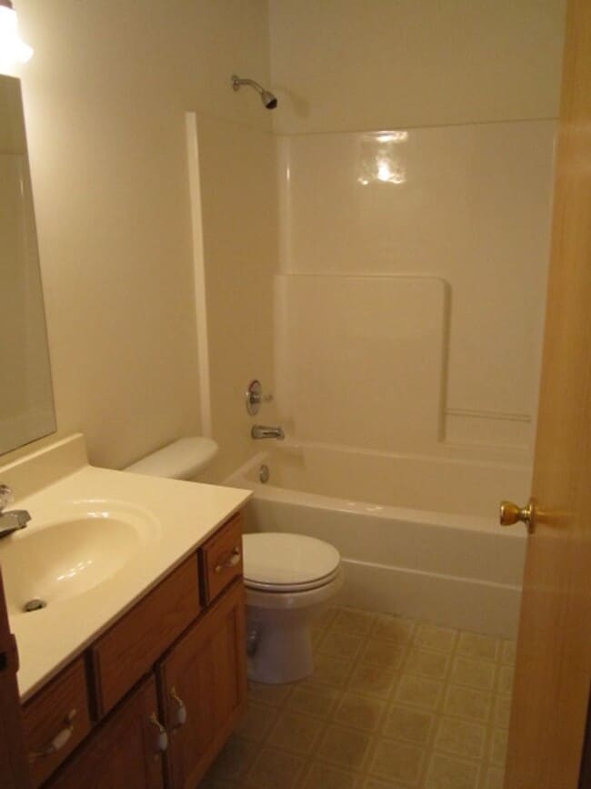 Photo - Awesome 2 bedroom duplex that is close everything!