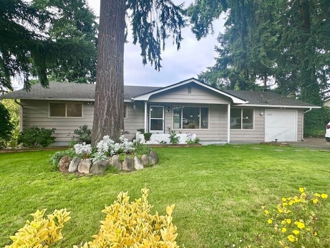 4 bedroom 2 bathroom with fully fence yard... - 4 bedroom 2 bathroom with fully fence yard... House
