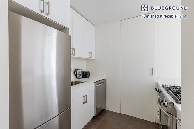 Photo - 279 E 44th St Unit FL11-ID2114