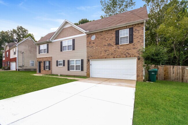 Building Photo - 127 Lyndhurst Dr