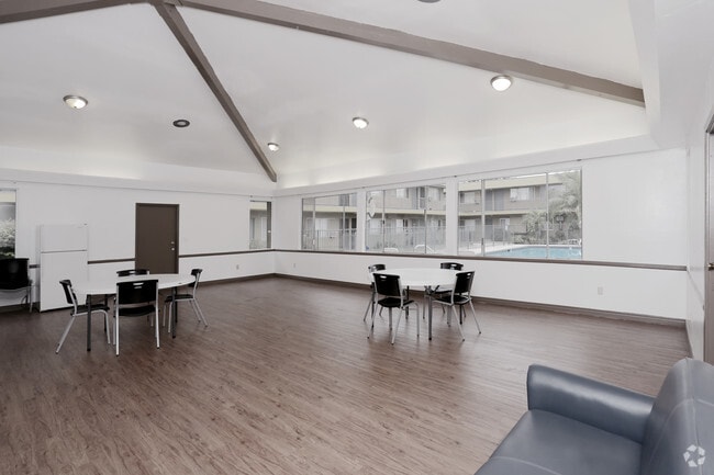 Country Villa Apartments