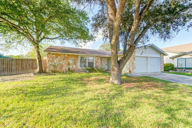 Photo - One Story Rental Home located near FM 78 and Walzem available for asap move in!