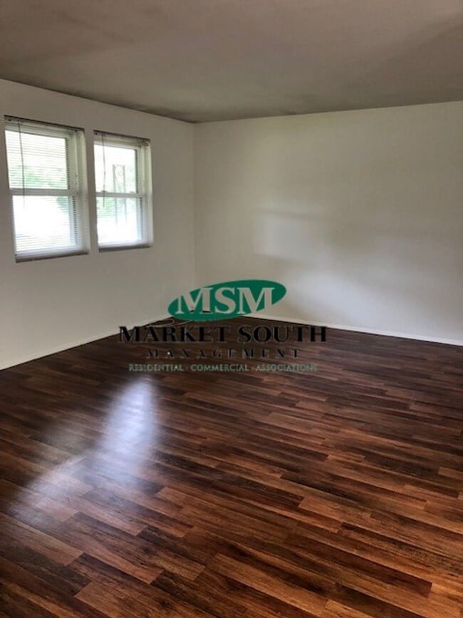 Building Photo - Convenient Southside Location Rental