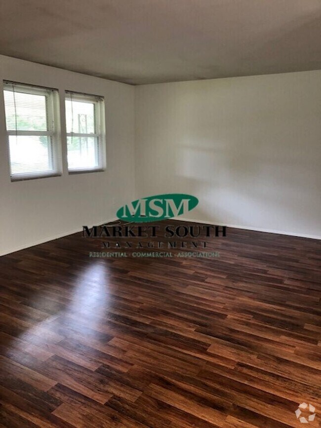 Building Photo - Convenient Southside Location Rental