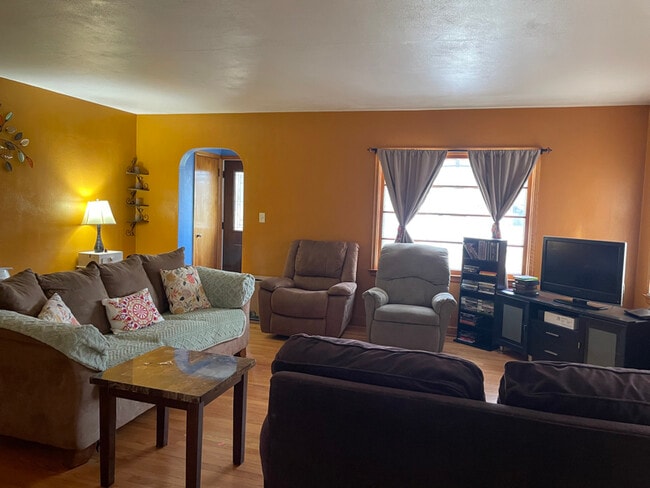 Photo - 1122 Luther Ave